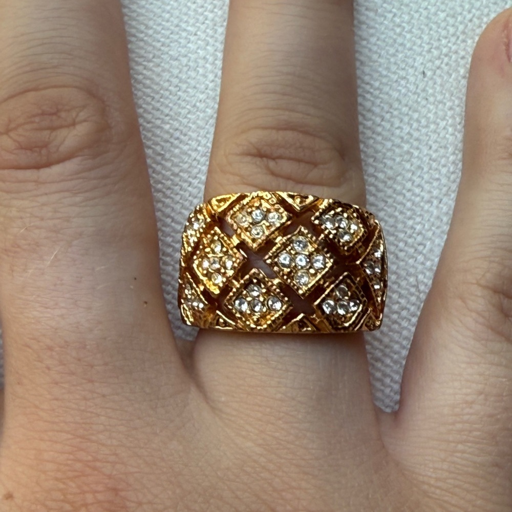 Elegant Gold and Silver Women's Ring